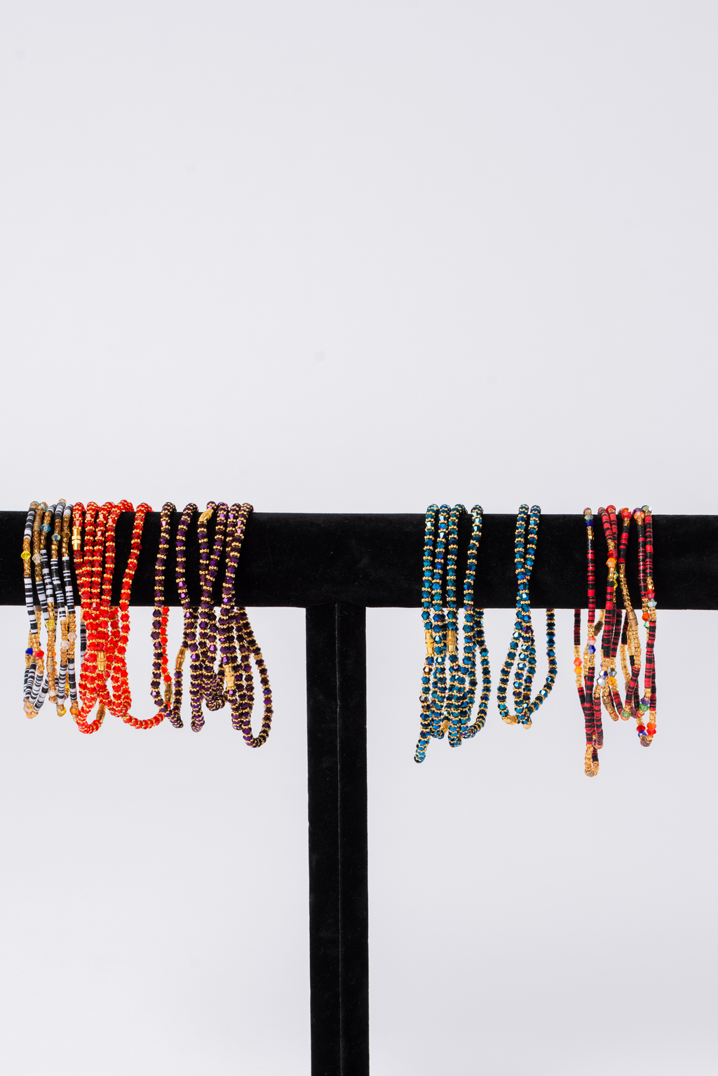 Hand-beaded anklets - Chaînes de cheville perlées