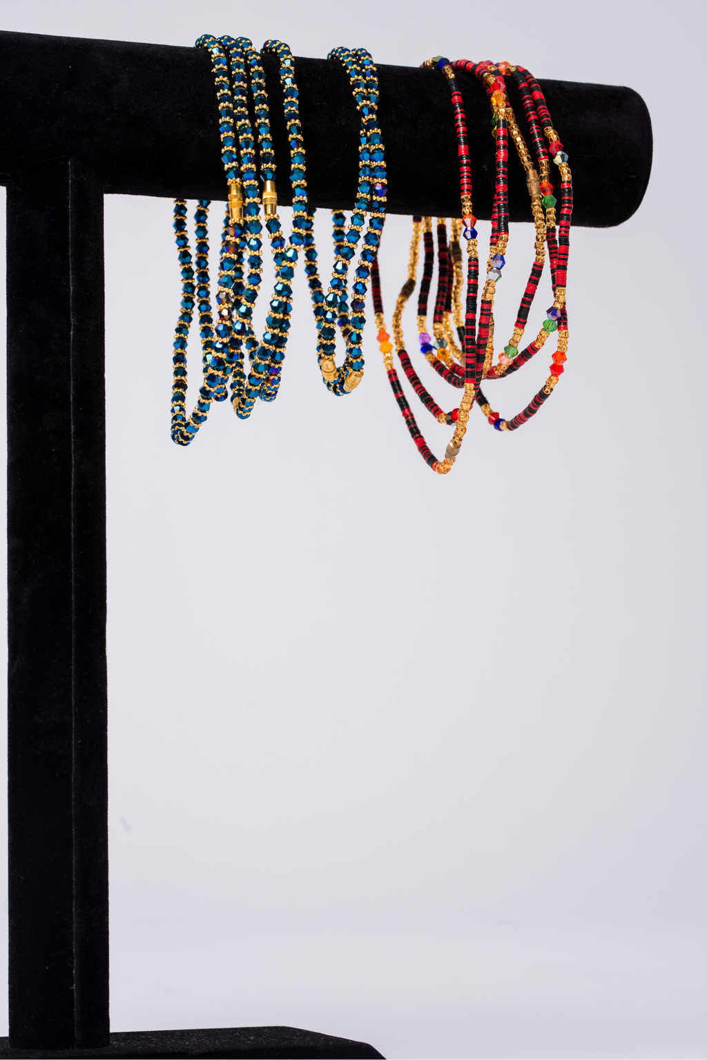 Hand-beaded anklets - Chaînes de cheville perlées