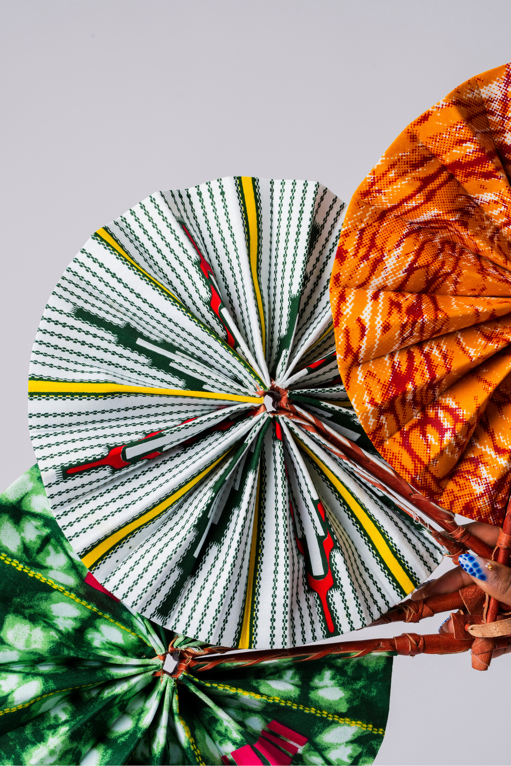 Handmade Wax Print Fan - Éventail artisanal en tissu wax