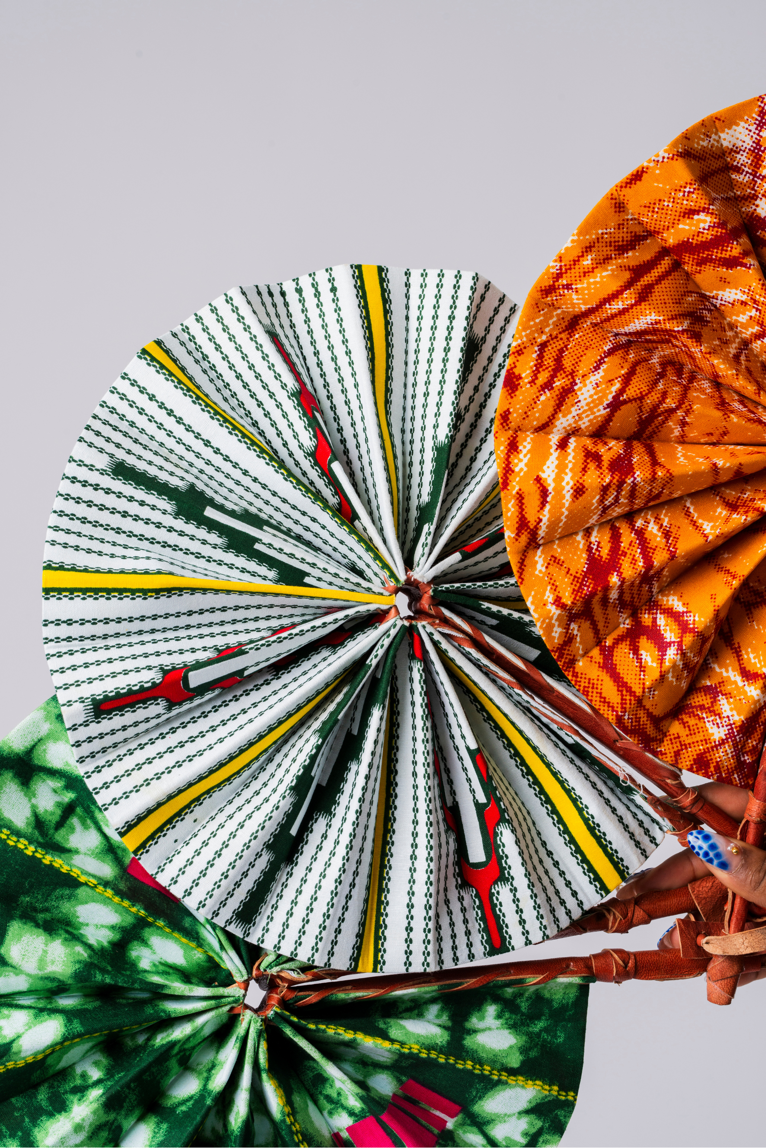 Handmade Wax Print Fan - Éventail artisanal en tissu wax